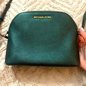 Michael Kors || Crossbody Purse